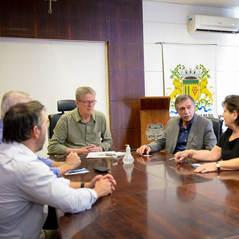 Prefeito recebe visita de diretor executivo da Concessionária CSG