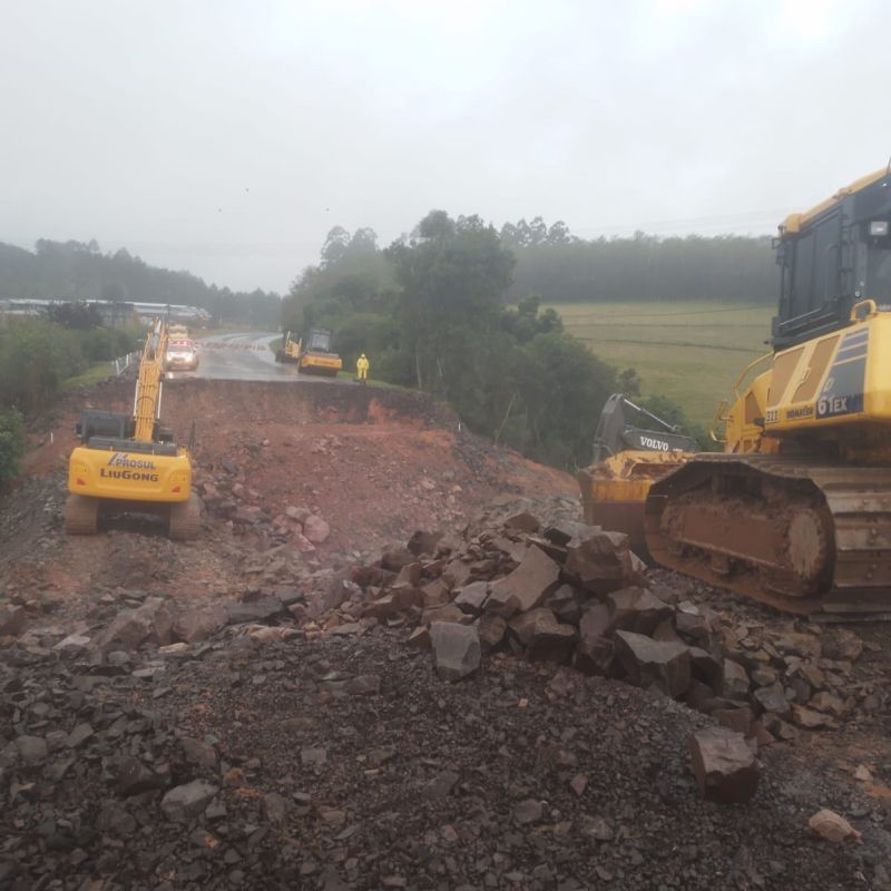 Reconstrução do km 20,5 da ERS-240 deve ser concluída até domingo (26)