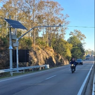 Rodovias concedidas recebem 60 dispositivos com painéis fotovoltaicos para alimentação de equipamentos essenciais