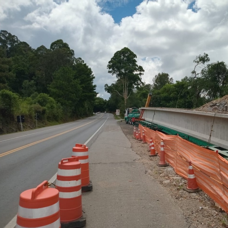 CSG conclui transporte das vigas da nova ponte sobre o Arroio Tega, em Caxias do Sul