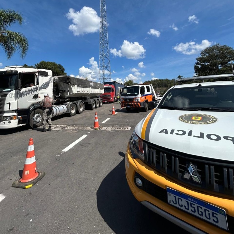 CSG e Brigada Militar realizam Operação Serra Segura para fiscalização de caminhões
